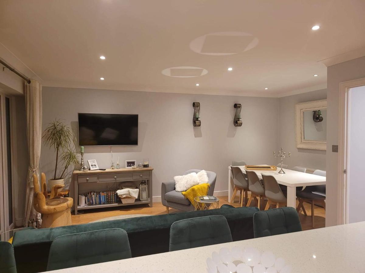 לונדון Three Bedroom Apartment By Beautiful Park מראה חיצוני תמונה