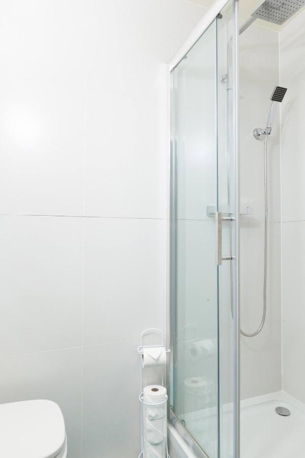 לונדון Three Bedroom Apartment By Beautiful Park מראה חיצוני תמונה