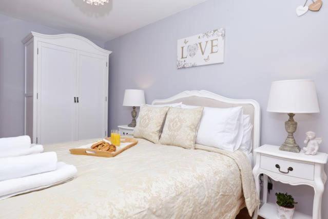 לונדון Three Bedroom Apartment By Beautiful Park מראה חיצוני תמונה