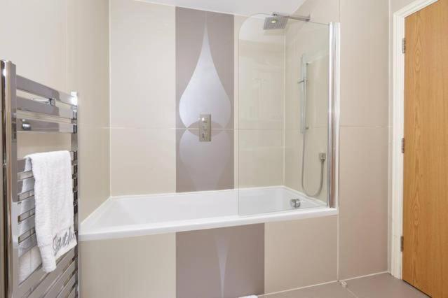 לונדון Three Bedroom Apartment By Beautiful Park מראה חיצוני תמונה