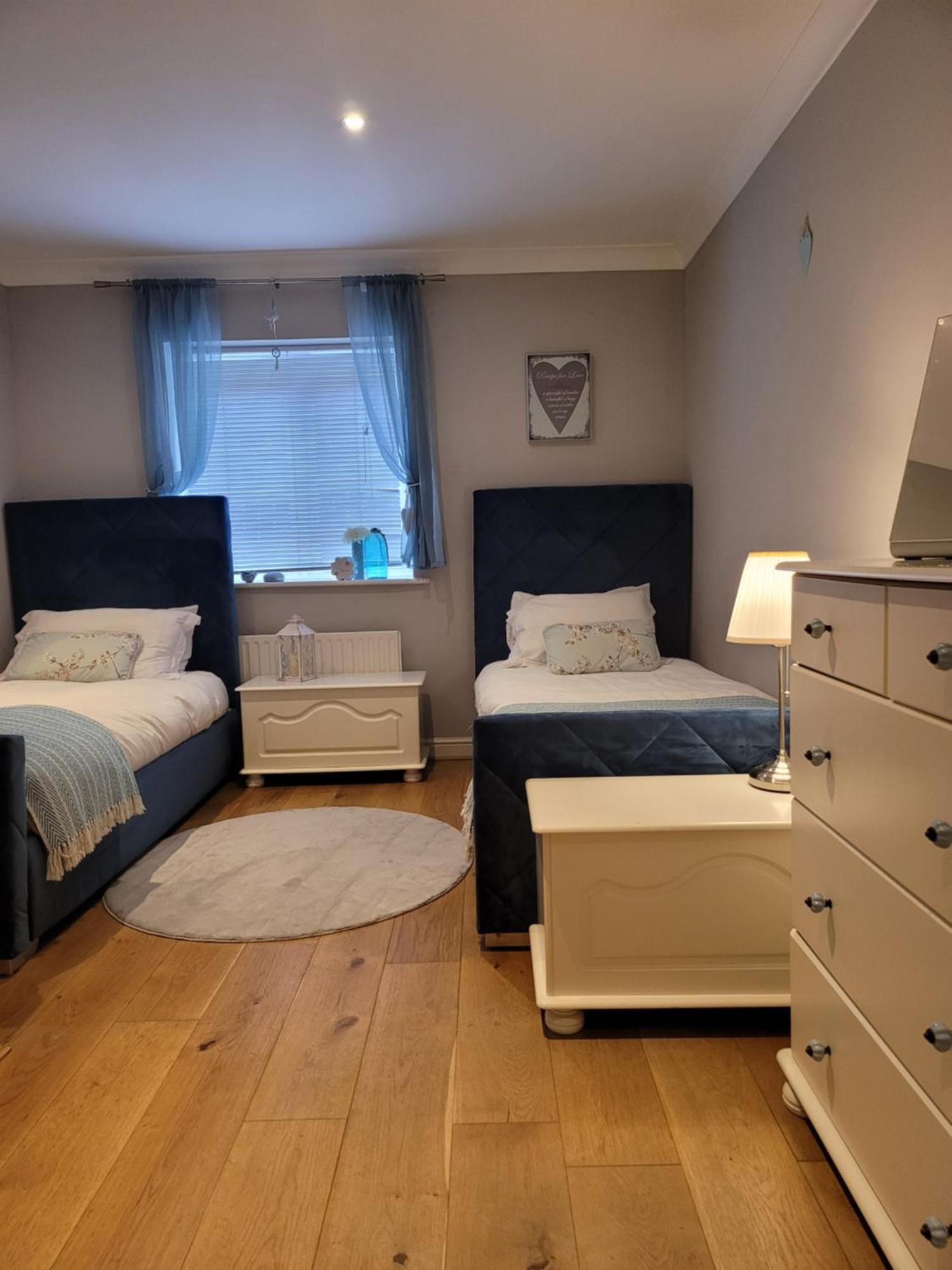 לונדון Three Bedroom Apartment By Beautiful Park מראה חיצוני תמונה