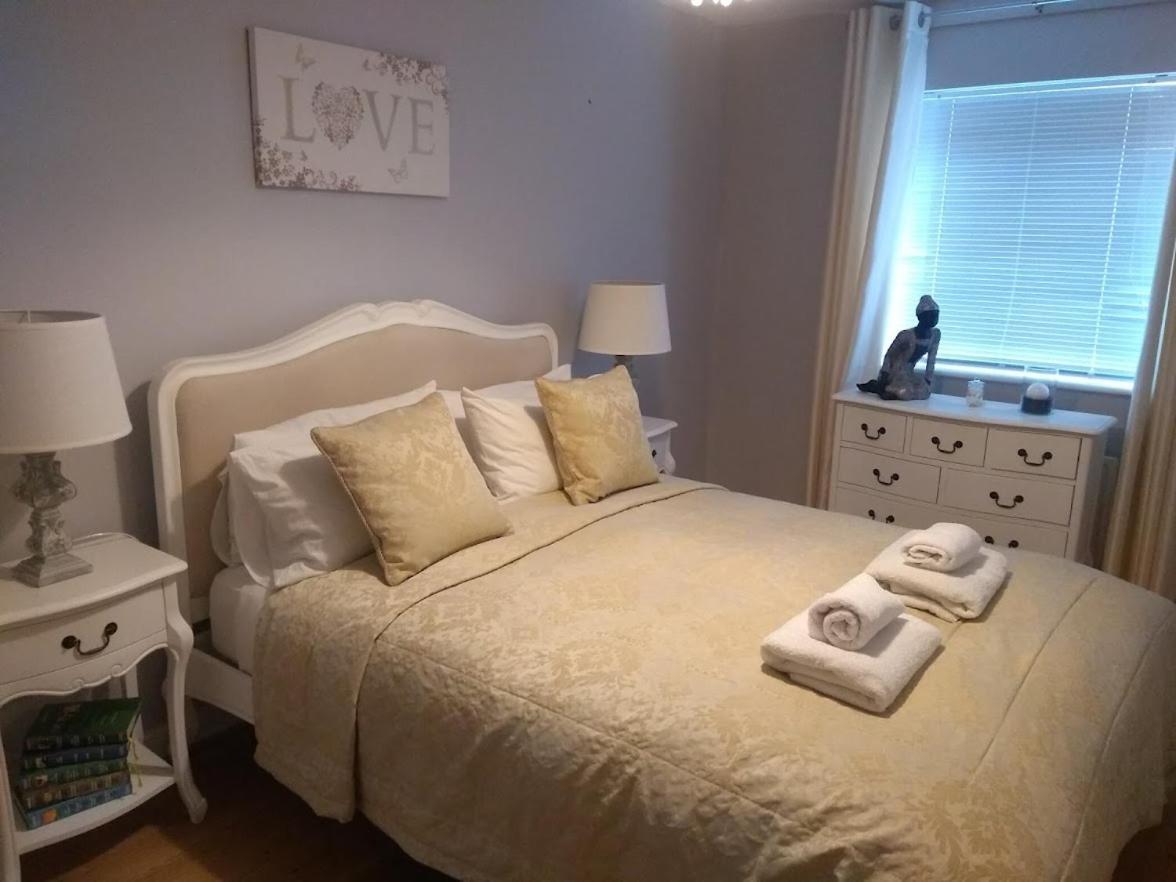 לונדון Three Bedroom Apartment By Beautiful Park מראה חיצוני תמונה