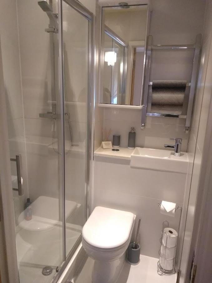 לונדון Three Bedroom Apartment By Beautiful Park מראה חיצוני תמונה