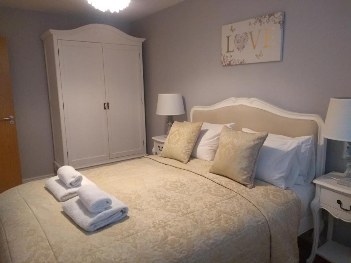 לונדון Three Bedroom Apartment By Beautiful Park מראה חיצוני תמונה
